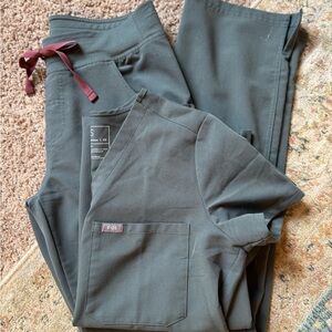 Figs set in Dark Green